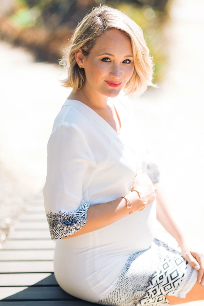 pregnant-blonde-blogger